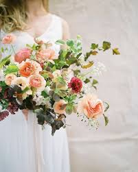 From rustic bouquets to elegant centrepieces, hanging installations to flower crowns, there's no end to the way you can use these beautiful blooms. 2 Pinterest Neutral Wedding Flowers Romantic Wedding Flowers Daisy Wedding Flowers