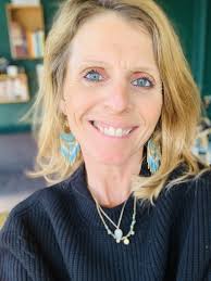 Esther Schmitt's Instagram, Twitter & Facebook