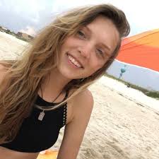 Carrie Daub's Instagram, Twitter & Facebook