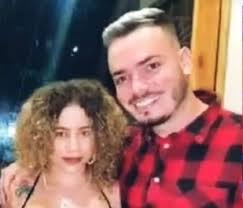 Influencer Cubana conocida cómo La Flor de #Cuba con amplios vínculos con  los nietos de la Cúpula Dictatorial Castrista llega a #Miami con visa por 5  años y publica en las redes