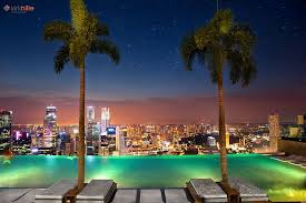 Marina Bay Sands Hotel Pool Overlooking Singapore Skyline At Night Pool Infinity Pool Cool Pools