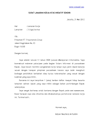 Contoh surat lamaran kerja atas inisiatif sendiri di bank hingga dengan format dalam bahasa inggris yang terlihat profesional untuk anda gunakan dalam melamar pekerjaan. Contoh Surat Lamaran Kerja