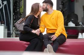 Check spelling or type a new query. Kayta Filia Sto Kentro Ths Glyfadas Gia Zeygari Ths Ellhnikhs Showbiz For Women Only
