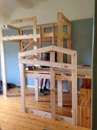 Kinderbett massivholz, kinderbett buche, kinderbett kiefer, kinderbett metall: Selbstgebaut Aus Alten Paletten Hochbett Der Besonderen Art Palettenbetten Alte Paletten Bett