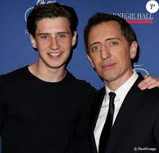 L'humoriste gad elmaleh a passé la soirée des oscars avec son fils noé. Noe Elmaleh Net Worth Bio Age Height Wiki Celebnetworth Net