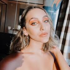 Erika Lundquist (@ErikaLundquist)