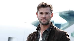 Thor is fat the god of thunder ends up playing fortnite and roasting children on voice chat. Chris Hemsworth S Fat Thor In Avengers Endgame Gets Official Name