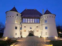 Vinuri care vorbesc despre vechea legătură. Castelul Bethlen Haller Romanian Romance