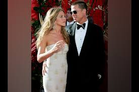 The former couple reunited at the 26th annual sag awards, where brad was spotted watching jennifer's acceptance speech! Brad Pitt Reacts To Reunion With Jennifer Aniston At Sag 2020