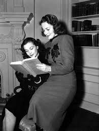 Olivia De Havilland And Vivien Leigh Reading Gone With The Wind Olivia De Havilland Gone With The Wind Vivien Leigh