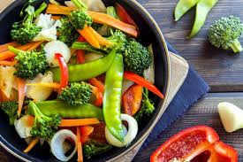 Berikutnya makan malam untuk diet ada salad sayur yang bisa kamu bikin sendiri di rumah. 5 Tips Diet Vegan Untuk Pemula Halaman All Kompas Com