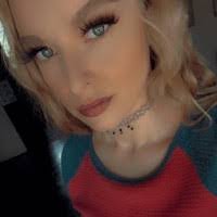 Eva Holt's Instagram, Twitter & Facebook