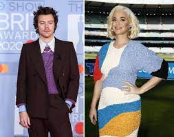 Harry edward styles was born on february 1, 1994 in bromsgrove, worcestershire, england, the harry makes his acting debut in dunkirk. the critically acclaimed film topped the us box office in its. So Suss Reagierte Harry Styles Auf Katy Perrys Baby News Promiflash De