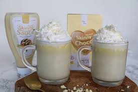 La cioccolata calda bianca è una dolce coccola invernale, perfetta per rifocillarsi con gusto nelle giornate più fredde! Cioccolata Calda Bianca La Migliore Cioccolata Calda Ipocalorica