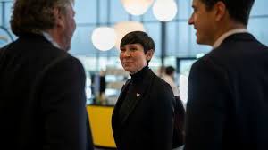 Ine eriksen søreide som forsvarsminister og børge brende som utenriksminister på besøk i mali i 2016. Ine Marie Eriksen Soreide Emneside Dn