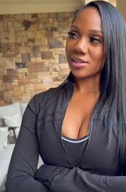 Now she acting like her Auntie