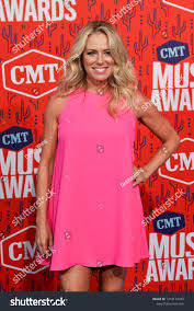 Deana Carter On 'Strawberry Wine': 'I Will Never Tire Of Singing That Song'  [Interview] - Musicrow.Com