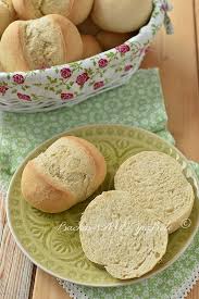 Weizenbrotchen Mit Hefe Rezept Rezept In 2020 Weizenbrotchen Brot Selber Backen Rezept Einfach Lecker