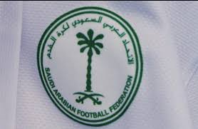 يتألف شعار المملكة العربية السعودية من سيفين عربيين منحنيين متقاطعين تعلوها نخلة، ويرمز السيفان للقوة والمنعة والتضحية أما النخلة فترمز. ØµÙˆØ± Ø´Ø¹Ø§Ø± Ù…Ù†ØªØ®Ø¨ Ø§Ù„Ø³Ø¹ÙˆØ¯ÙŠØ© Ø£ÙˆØ±Ø§Ù‚