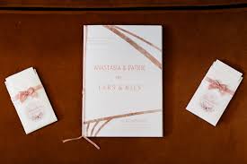 Legt freudentränen taschentücher ins kirchenheft in den letzten jahren wurde es immer beliebter, dem. Freudentranen Taschentucher Rose Mit Schleife Und Kirchenheft Fur Hochzeit In Kirche Dorfkirche Kaulsdorf Hochzeitsfotografin Aus Berlin Hat Winterhochzeit Am Wasser In Brandenburg Im Landgasthof Zum Muhlenteich Begleitet C Www Hochzeitslicht De