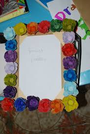 Colette, bouquet de fleurs séchées pour les lumineuses… eucalyptus, hortensia jaune, gypsohile blanc et broom pour une décoration naturelle et chaude. Cadre Ou Miroir Entoure De Roses En Boite D Åuf Sandrine Dans Tous Ses Etats