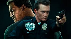 Comparan el físico de Alan Ritchson ('Reacher') con el de Schwarzenegger:  “No se lo digas a Arnold”