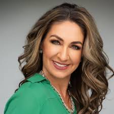 Who else thinks baby camels are absolutely adorable? 📸 Jess Royle