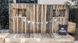 Diy Spielhaus Aus Paletten Selber Bauen Teil 1 Paletten Palettenspielhaus Palettenmobel Palettenideen Spiel Diy Spielhaus Kinder Gartenhaus Spielhaus