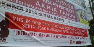 Juga ada satu baliho ucapan selamat natal dan tahun baru, 1 spanduk rokok, dan spanduk penolakan front pembela islam (fpi) di depan gedung bobakidan Kasus Spanduk Larangan Ucapkan Natal Diserahkan Ke Aparat Merdeka Com