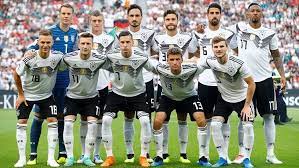 تم تسمية عشرة لاعبين ألمان في fifa 100 ، وهي قائمة تضم 125 من أفضل لاعبي كرة القدم. Ù…Ø¤ØªÙ…Ø± ØµØ­ÙÙŠ Ù„Ø«Ù„Ø§Ø«Ø© Ù…Ù† Ù†Ø¬ÙˆÙ… Ù…Ù†ØªØ®Ø¨ Ø£Ù„Ù…Ø§Ù†ÙŠØ§ Ø¨Ø¹Ø¯ Ø¥Ù†ØªÙƒØ§Ø³Ø© Ø§Ù„Ù…ÙˆÙ†Ø¯ÙŠØ§Ù„ Ù„Ø§Ø¨Ø¯ Ù…Ù† ØªØ£Ø¯ÙŠØ¨ ÙØ±Ù†Ø³Ø§ Ø§Ù„Ø±ÙŠØ§Ø¶ÙŠ Ù†Øª