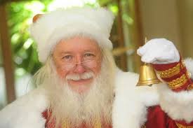 Papá noel, santa claus, viejito pascuero o san nicolás son los distintos nombres con los cuales se conoce en el mundo hispano al personaje legendario que trae regalos a los niños en navidad. Sigue La Ruta Del Viejito Pascuero Por El Mundo Ya Comenzo A Repartir Regalos Para Grandes Y Chicos Publimetro Chile