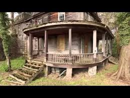 Abandoned House In The Woods With Old Cars Youtube Ruines Gebouwen Huizen