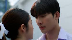 Ploy's Yearbook Episode 1 : Kisah Akhir di Masa SMA yang Indah