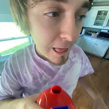 My old peely suit was getting worn out, and they are sold out everywhere!  For the new season epic games sent me a new Peely suit! Thank you  Fortnite!🥹