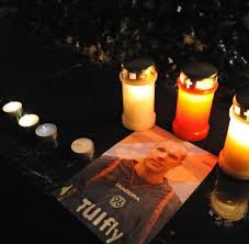 Verdientes unentschieden der beiden mannschaften im jahr 2009 das letzte länderspiel der deutschen nationalmannschaft. November 2009 Als Robert Enkes Tod Deutschland Erschutterte Welt