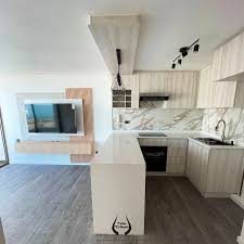 Proyecto Raimundo Rojas • Hey Vikingos! Aquí otro proyecto realizado en  Antogasta. Trabajamos con mdp Roble Santana y cuarzo Stellar White. Siempre  es importante mencionar que cada proyecto es a medida