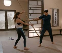 Another breakout in the cast is peyton list, the actress that plays tory nichols. Cobra Kai Staffel 3 Kritik Nach Zahem Start Wieder Voll In Fahrt