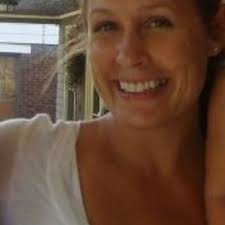 Carrie Dumont's Instagram, Twitter & Facebook