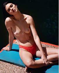 Kendall Jenner Topless (9 Pics + GIF & Video) - Nude Celebs
