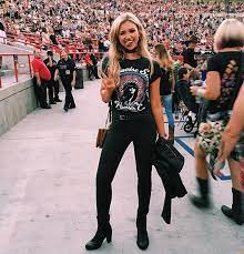 Pin By Andrea Montague On C L O T H E S Fashion Concert Outfit Rock Concert Outfit Fall