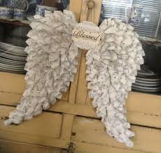 Engelsflugel Basteln Traditionelle Weihnachtssymbole Und Mehr Diy Engelsflugel Papierrosen Basteln Mit Pappteller