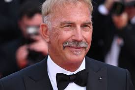 Kevin Costner wzruszony odbiorem swojego filmu „Horyzont. Rozdział 1” w  Cannes. Dostał 10-minutowe owacje na stojąco