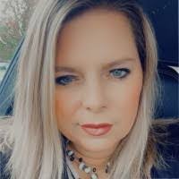 Kelly Dey's Instagram, Twitter & Facebook