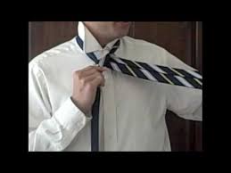 He seems to have translated it nicely onto the internet. How To Tie A Half Windsor Knot Art Of Manliness Youtube