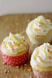 Dieses frosting eignet sich zum füllen und verzieren von cupcakes oder torten. I Have Finally Found A Recipe For Cream Cheese Frosting That Turns Out Every Time It S Actually Not So Much The Reci Cupcake Recipes Desserts Vanilla Cupcakes