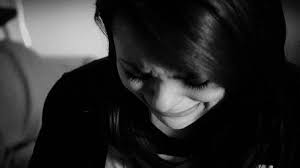Near the top of the list of any girl's dream guy list is an awesome sense of humor.stand out from the pack with these funny lines that let her know you're willing to go to all lengths to make her smile. 27 Funny Questions To Ask A Girl And Make Her Laugh