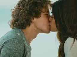 Hakan'dan, Naz'ın aklını karıştıran öpücük