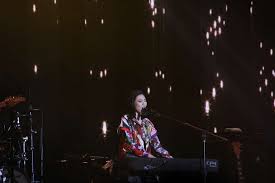 Composed by isyana sarasvatilyrics by isyana sarasvati music produced by kenan louiarranged by isyana sarasvati, kenan louiintro synth by isyana sarasvatirec. Isyana Sarasvati Tak Menyangka Album Lexicon Dapat 4 Nominasi Ami Awards 2020