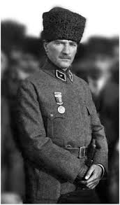 Sakarya meydan muharebesi'nden sonra gazi unvanını almış, mareşal. Ataturk Kosesi Ozel Altinoluk Cagdas Egitim Vakfi Alcev