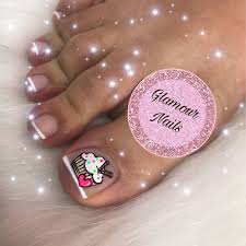 Procura limpiar bien cada parte de las uñas para que el esmalte se quede por mucho tiempo y no olvides que tenemos más diseños para ti en un solo lugar. Pedicure Decoracion En Pies Unas Manos Y Pies Unas Pies Decoracion Disenos De Unas Pies